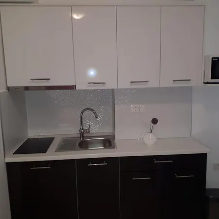 Studio Kraj 14000a 아파트