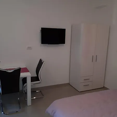 아파트 Studio Kraj 14000a 트콘
